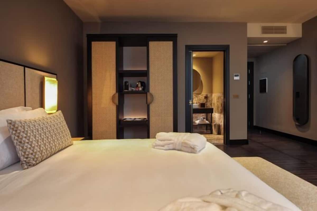 Luxe beddengoed, een minibar, een kluis op de kamer, geluiddichte muren
