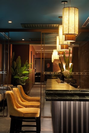 Cocktail bar