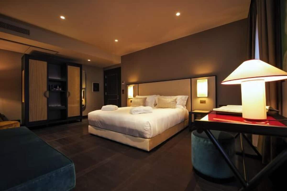 Luxe beddengoed, een minibar, een kluis op de kamer, geluiddichte muren