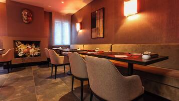 Café da manhã com buffet grátis todos os dias