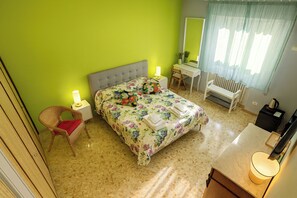 1 habitación, escritorio, tabla de planchar con plancha y wifi gratis 