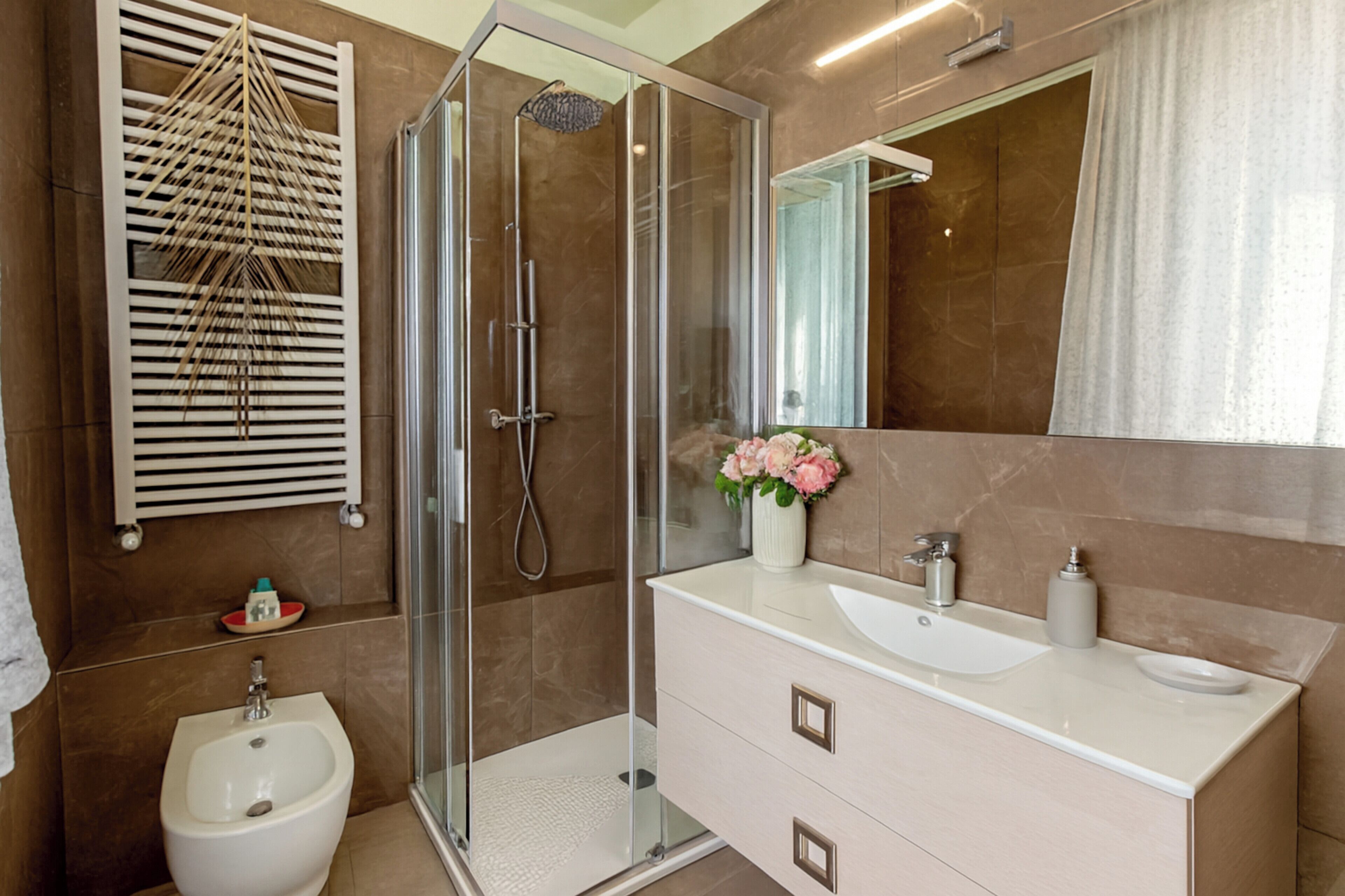 Doccia, asciugacapelli, bidet, asciugamani