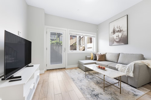 Cozy & Convenient · 2 Mins from SkyTrain · Central Location