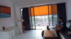 Living area - Sombat Condo Seaview 1 Bedroom (Pattaya)