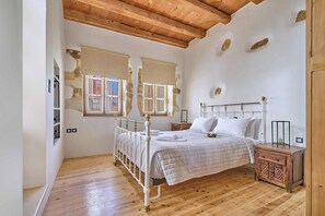 3 soverom, strykejern/-brett, wi-fi og sengetøy