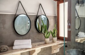 Hair dryer, towels, soap, toilet paper - Agazade Bey (Chania)