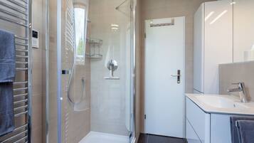 Haartrockner, Seife, Toilettenpapier