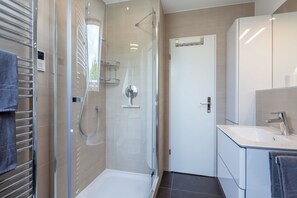 Haartrockner, Seife, Toilettenpapier