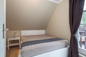 2 bedrooms, travel cot, WiFi