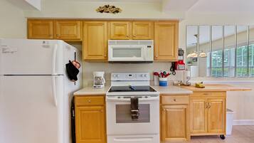 冷蔵庫、電子レンジ、オーブン、食器洗い機