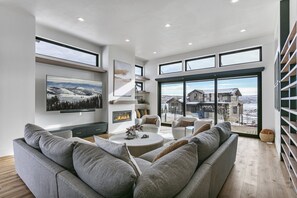 Télévision, cheminée