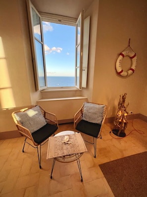 Área de estar no saguão