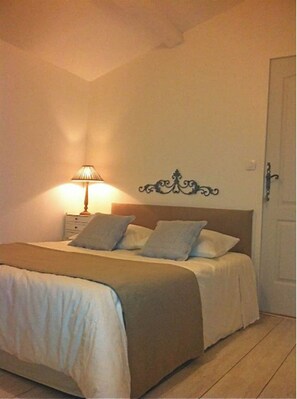 1 bedroom, iron/ironing board, travel cot, WiFi