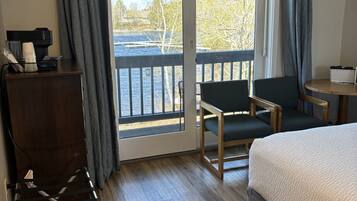 1 bedroom, desk, travel cot, free WiFi