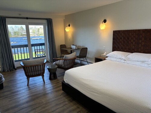 Juniper Motel-King Suite-Room 22*Cook Top*Waterfront*Lake Access*Dock
