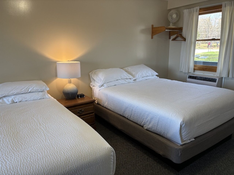 Juniper Motel-double Queen-room20*pet Friendly*atv Access*dock*waterfront - Maine