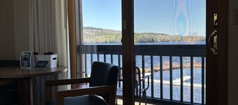 Juniper Motel-Lake Front-Double Queen-Pet Friendly
