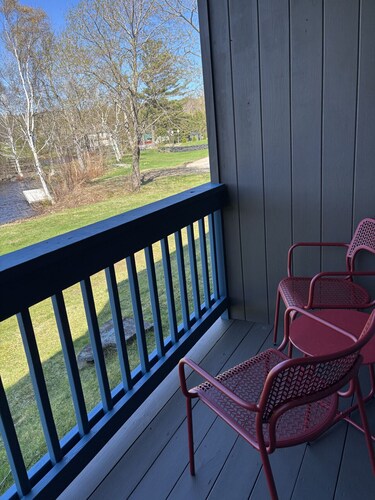 Juniper Motel -Waterfront- King Bed w/Jacuzzi