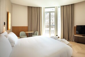 Suite, 1 chambre, vue ville, en angle