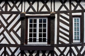 Exterior detail - La Maison de Pierre et Valérie St Léonard Honfleur (Honfleur)