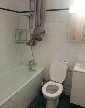 Haartrockner, Seife, Toilettenpapier