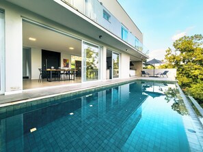 Outdoor pool - Sophistication & Beauty - Chácara dos Lagos (Chácara dos Lagos Carapicuíba)