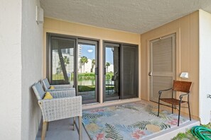 Terrace/patio - 1BR Ground Floor, Pets, Beach & Pool, Sleeps 4 (Panama City Beach)
