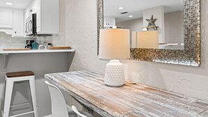 Coffee/tea maker, fridge, microwave, oven - 1BR Ground Floor, Pets, Beach & Pool, Sleeps 4 (Panama City Beach)