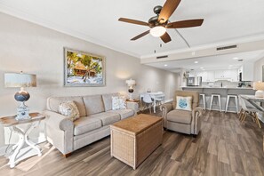 TV, ping pong - 1BR Ground Floor, Pets, Beach & Pool, Sleeps 4 (Panama City Beach)
