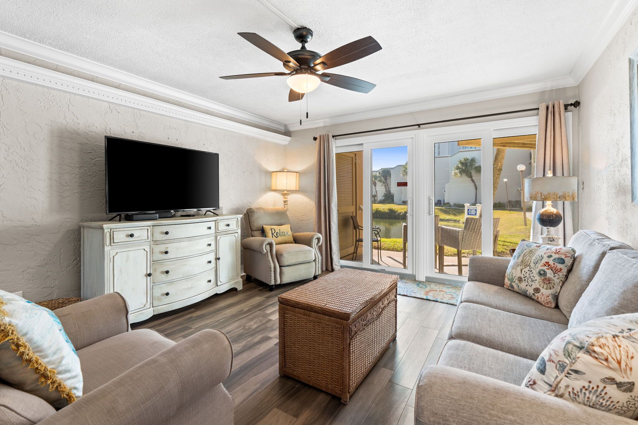 Fernseher, Tischtennisplatte