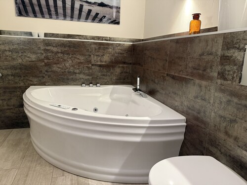 Fewo mit Garten, Kamin u. Whirlpool