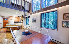 Cabin, 3 Bedrooms, Balcony | Dining room