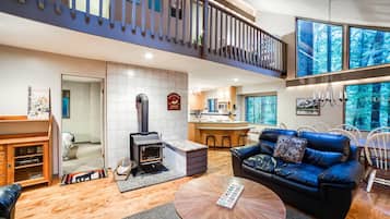 Cabin, 3 phòng ngủ, ban công | Phòng khách