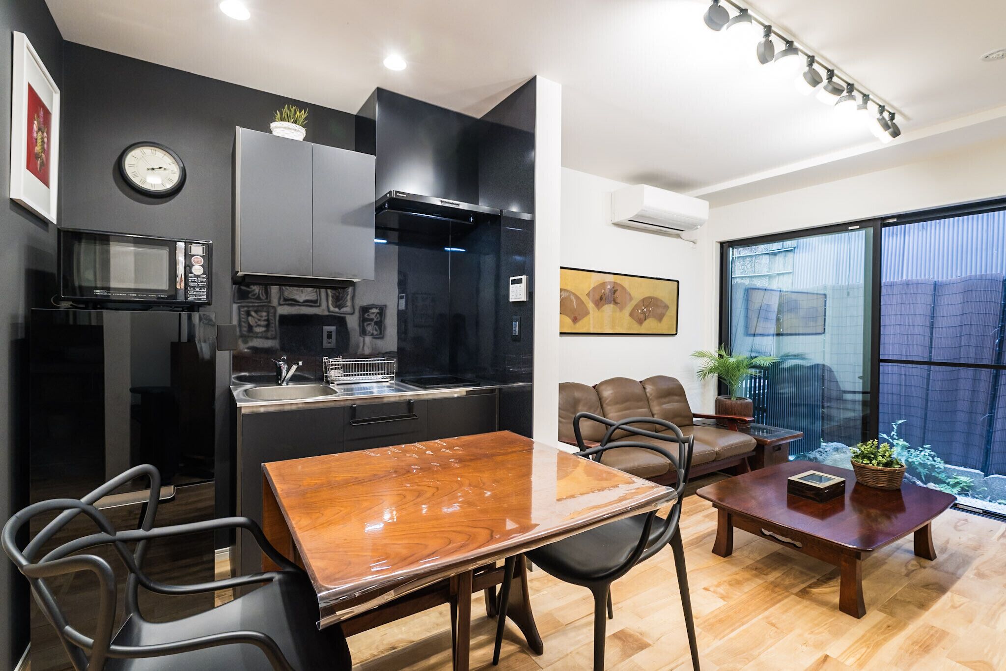 冰箱、微波炉、茶具/咖啡用具、电热水壶