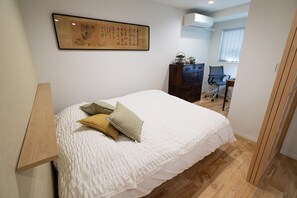 1 chambre, fer et planche à repasser, accès au Wi-Fi (inclus)