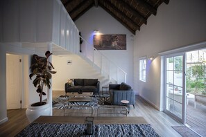 Comfort Villa | Living area | TV - TheLab Villa (Franschhoek)