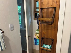 Interior - The perfect spot/beachfront cozy cottage (Wasaga Beach)