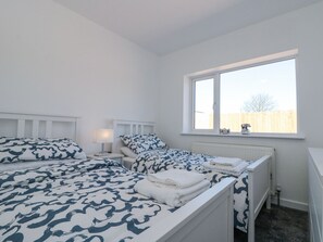 2 bedrooms, individually decorated, individually furnished, free WiFi - The Hideaway (Bridlington)