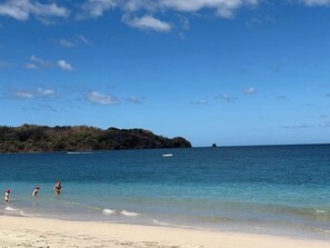Espreguiçadeiras, toalhas de praia 