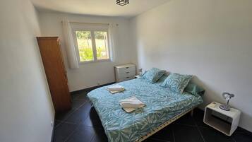 2 chambres, fer et planche Ă repasser, Wi-Fi, draps fournis