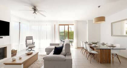 Charming Villa Ăbidos by LovelyStay