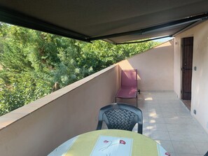 Outdoor dining - Chez Pierre (Le Val)