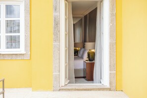 Panoramic Room, River View | Minibar, in-room safe, desk, blackout drapes - Casa da Calçada Relais & Châteaux (Amarante)
