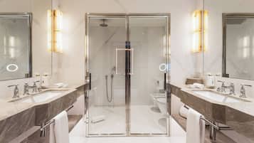 Prestige Garden View Room | Bilik Mandi | Kelengkapan dandanan diri percuma, pengering rambut, jubah mandi