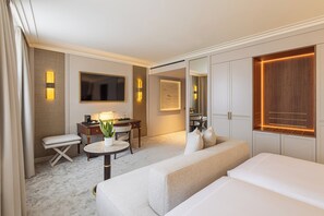 Panoramic Room, River View | Minibar, in-room safe, desk, blackout drapes - Casa da Calçada Relais & Châteaux (Amarante)