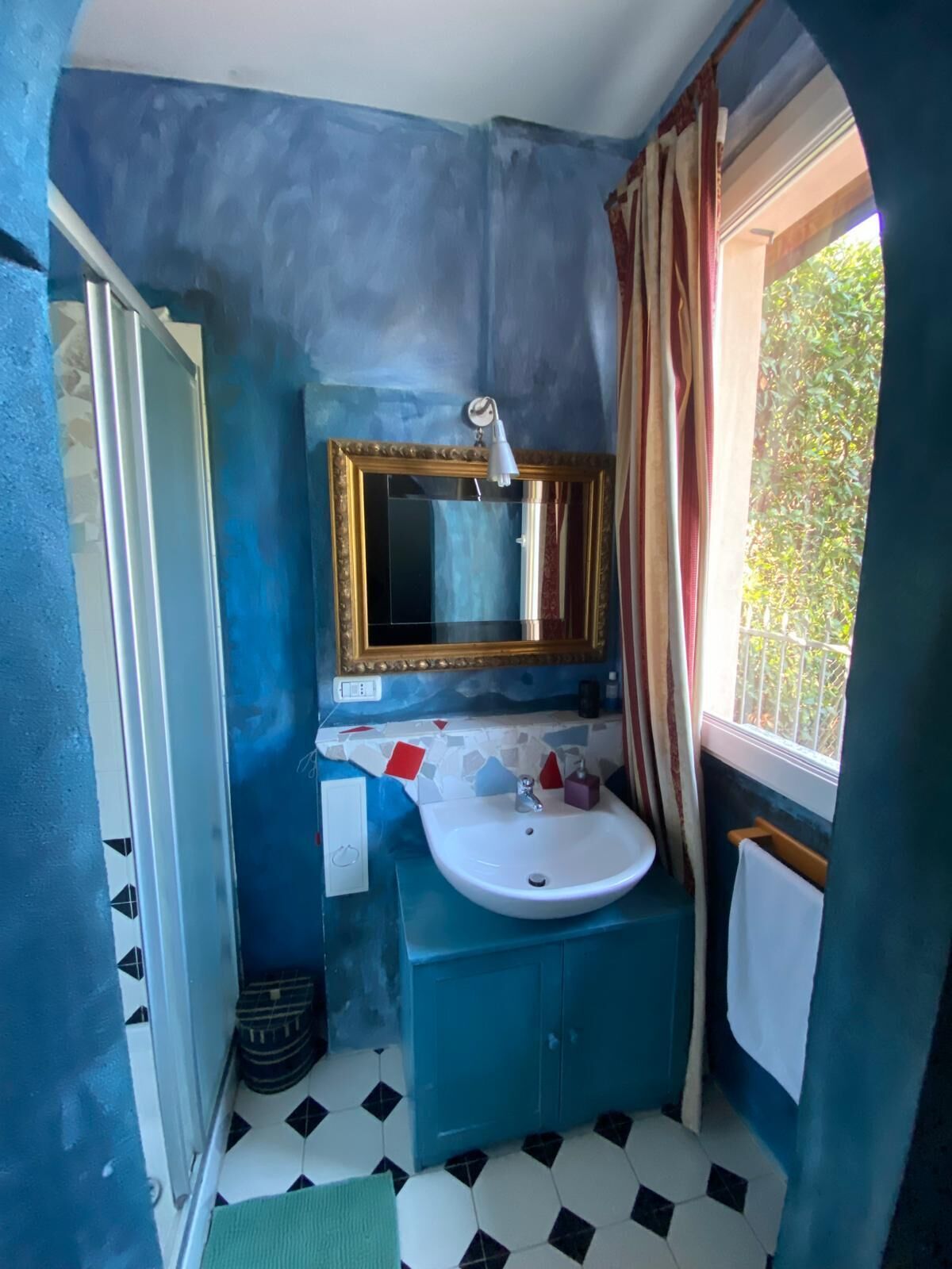 Doccia, asciugacapelli, bidet, asciugamani