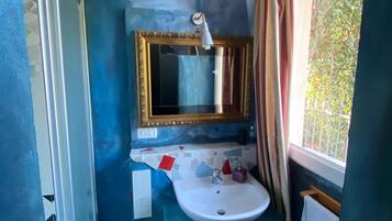 Doccia, asciugacapelli, bidet, asciugamani