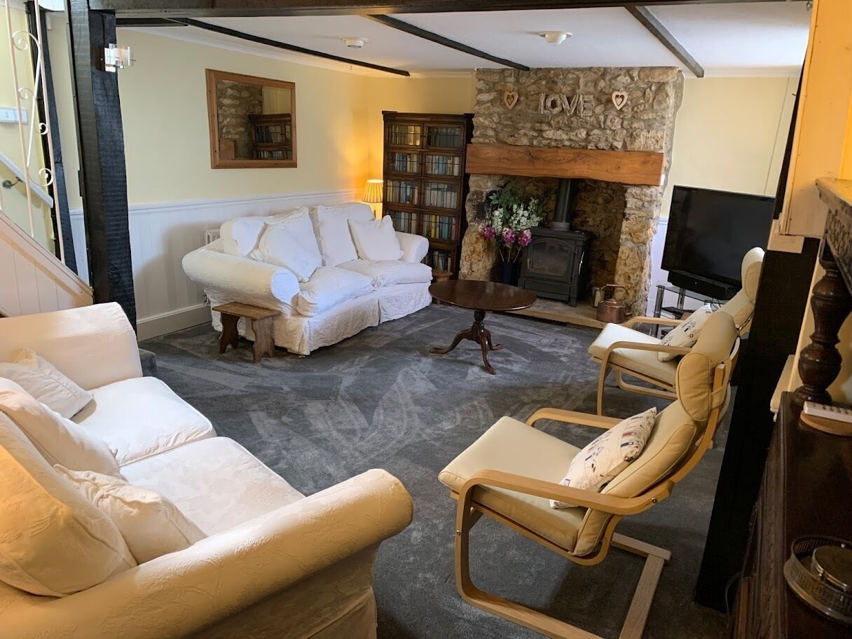 Smart TV, fireplace, video games, DVD player