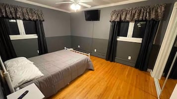 3 bedrooms, desk, iron/ironing board, travel crib