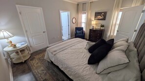 3 Schlafzimmer, Schreibtisch, Bügeleisen/Bügelbrett, WLAN